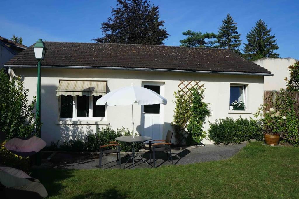 Maison Independante Avec Jardin Apartment Senlis  Exterior photo